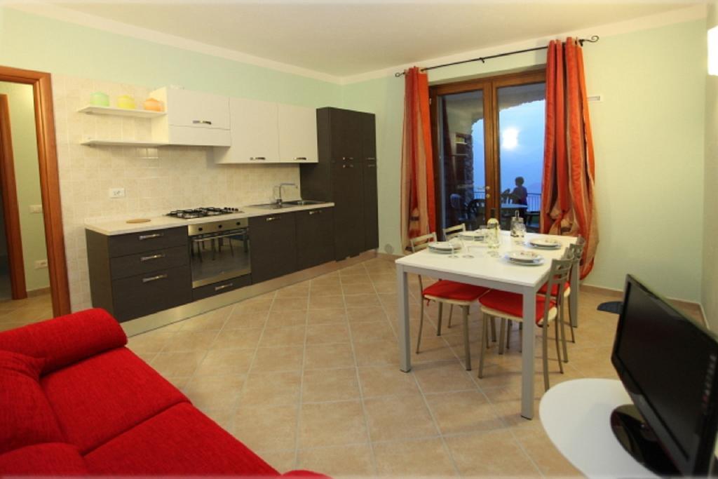 La Casa Di Pericle Aparthotel Brenzone sul Garda Quarto foto