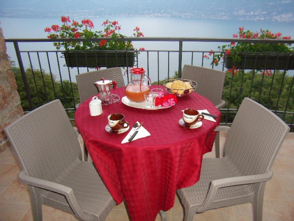 La Casa Di Pericle Aparthotel Brenzone sul Garda Quarto foto